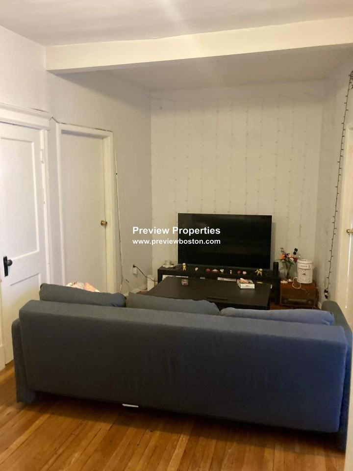 Park Vale Ave #9P - Photo 6 of 9