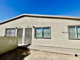 featured image of 401 E Thoroughbred St