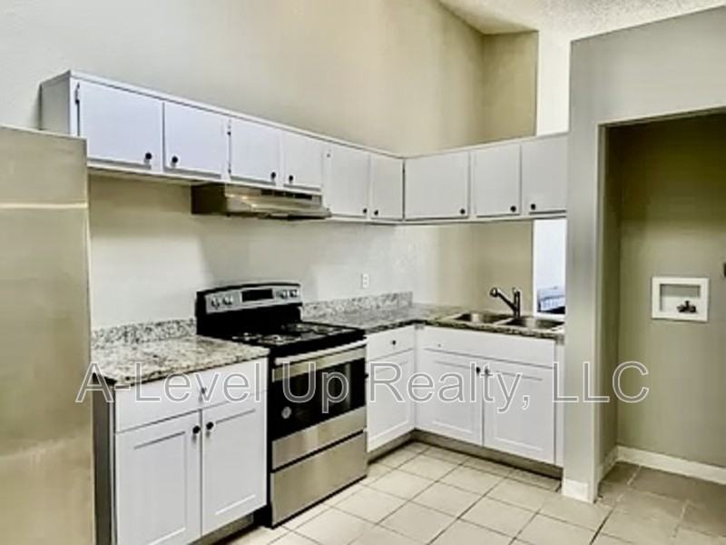 401 E Thoroughbred St - Photo 6 of 14