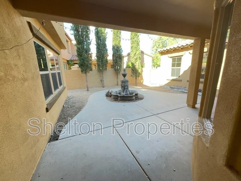 20877 W Court St - Photo 3 of 41