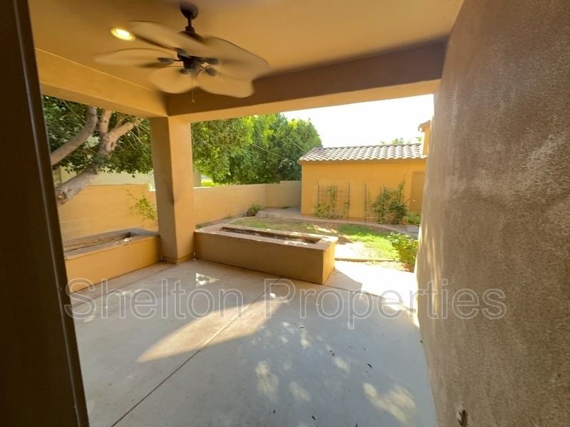 20877 W Court St - Photo 4 of 41