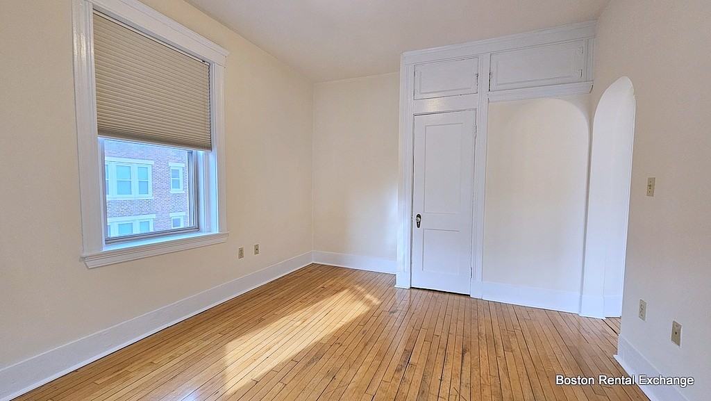 89 Trowbridge St #34 - Photo 3 of 10