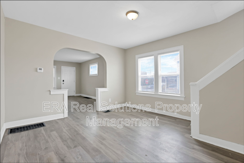 384 S Yale Ave - Photo 3 of 11