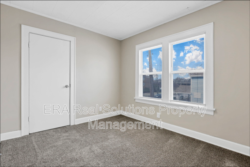 384 S Yale Ave - Photo 5 of 11