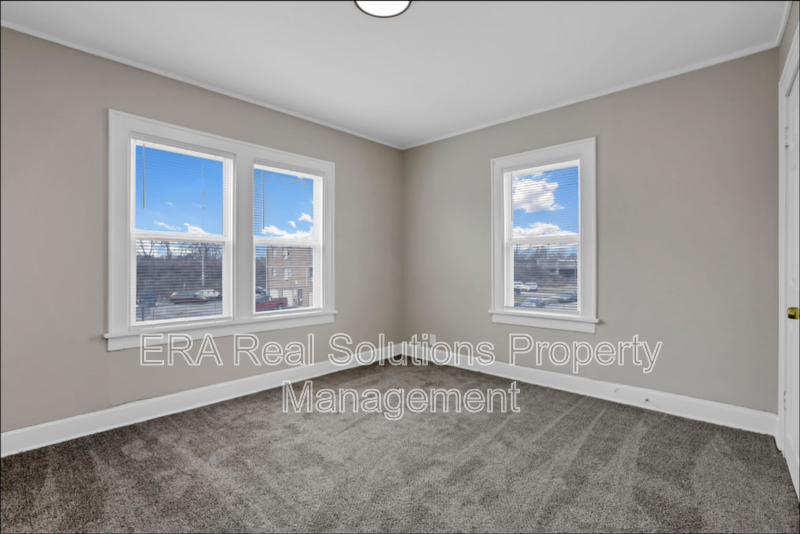 384 S Yale Ave - Photo 6 of 11