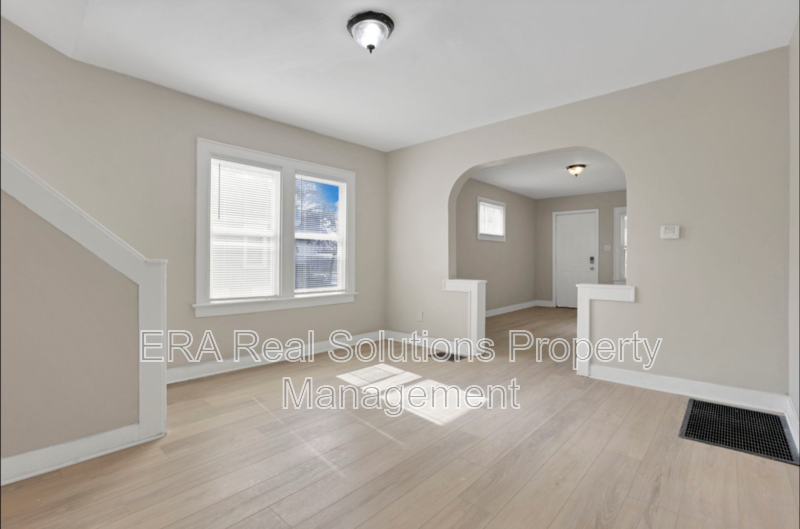 386 S Yale Ave - Photo 3 of 11