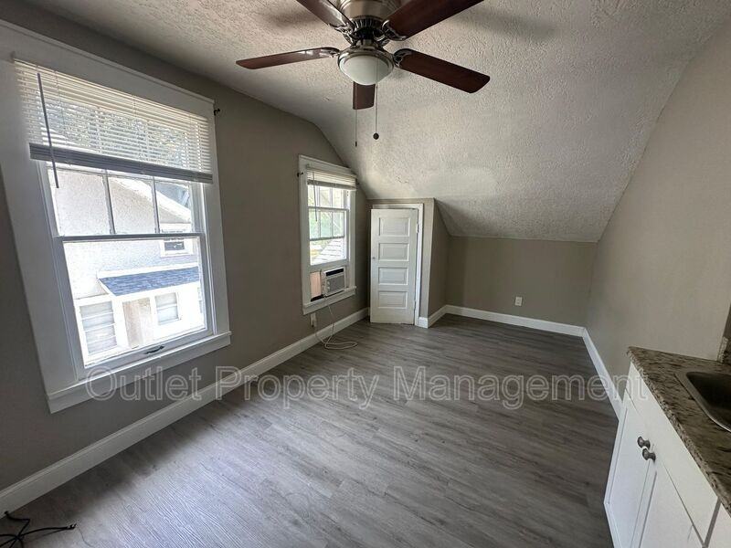 129 E Concord St #04 - Photo 2 of 4