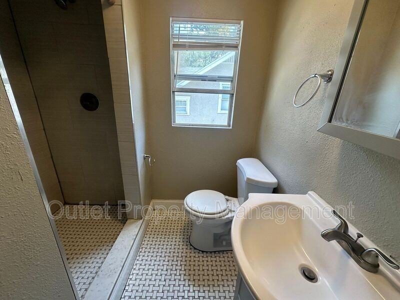 129 E Concord St #04 - Photo 4 of 4