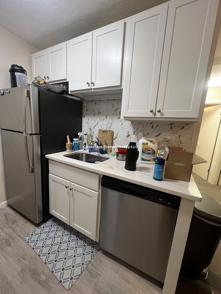 Greenwood St #13 - Photo 7 of 28