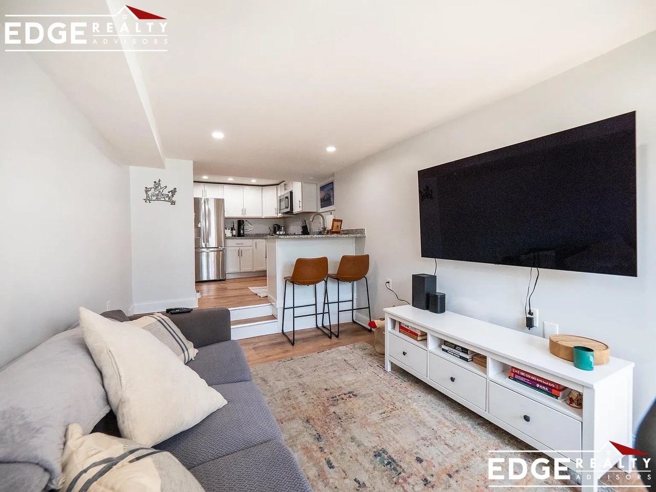 171B Lexington St - Photo 5 of 11