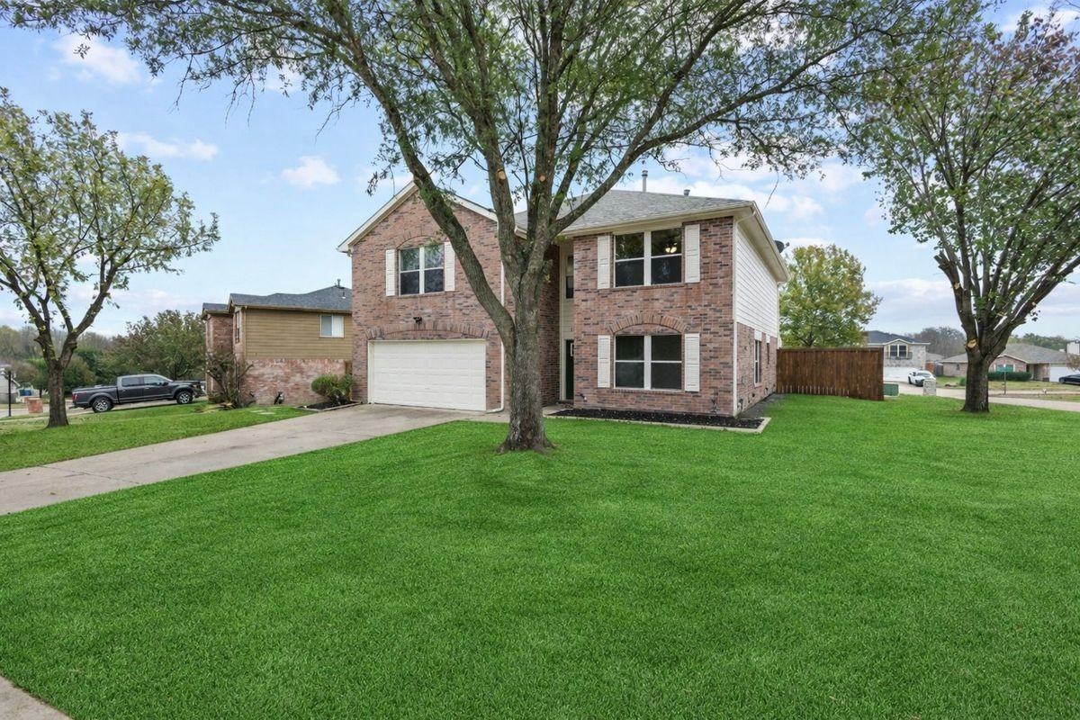 1713 Pebblebrook Ln - Photo 2 of 39