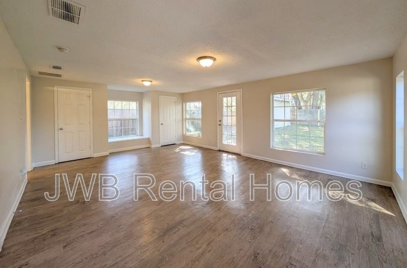 3066 Purdom Dr - Photo 7 of 21