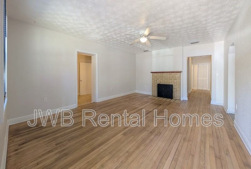 44 W 55th St - Photo 5 of 17