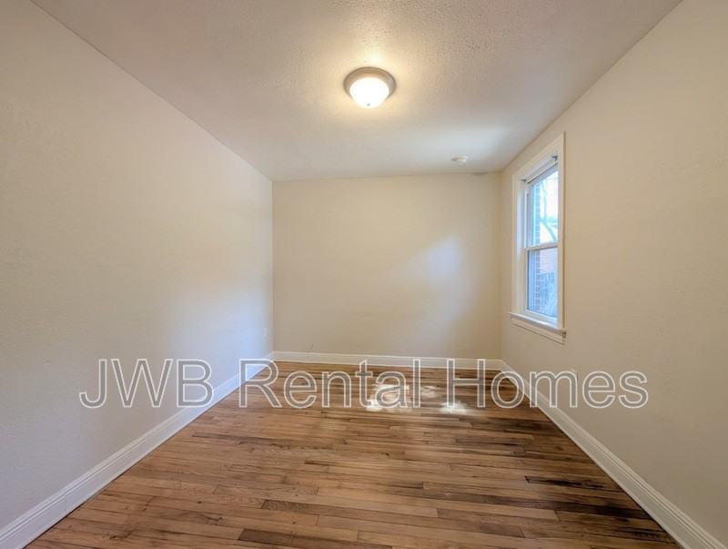 44 W 55th St - Photo 6 of 17