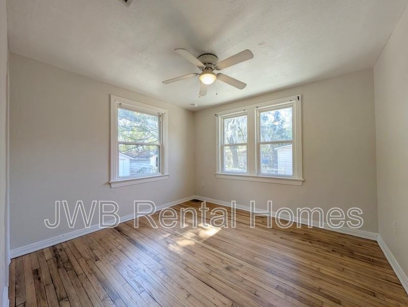 44 W 55th St - Photo 7 of 17