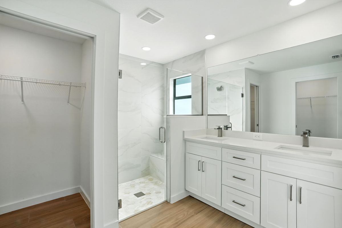 2707 34th St Sw - Photo 2 of 47