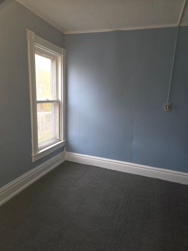 626 Lansing St - Photo 2 of 10