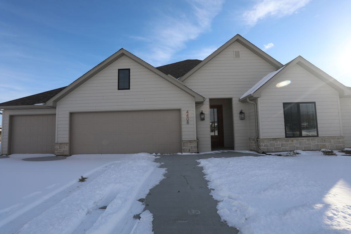 4408 Royal County Rd - Photo 2 of 32