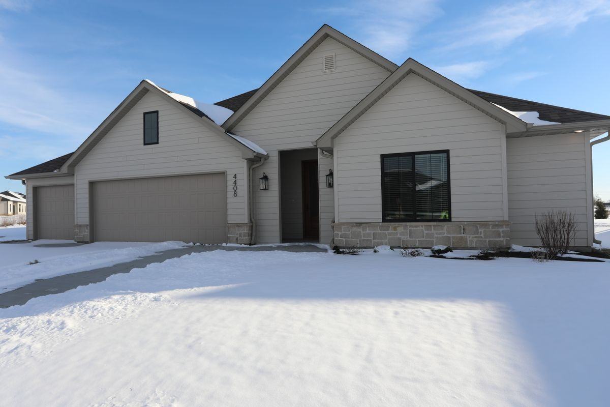 4408 Royal County Rd - Photo 3 of 32