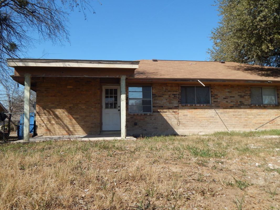 1506 Eichen Rd - Photo 3 of 8