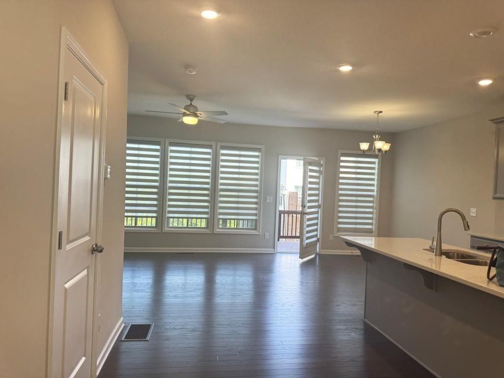 381 Northaven Ave - Photo 3 of 29