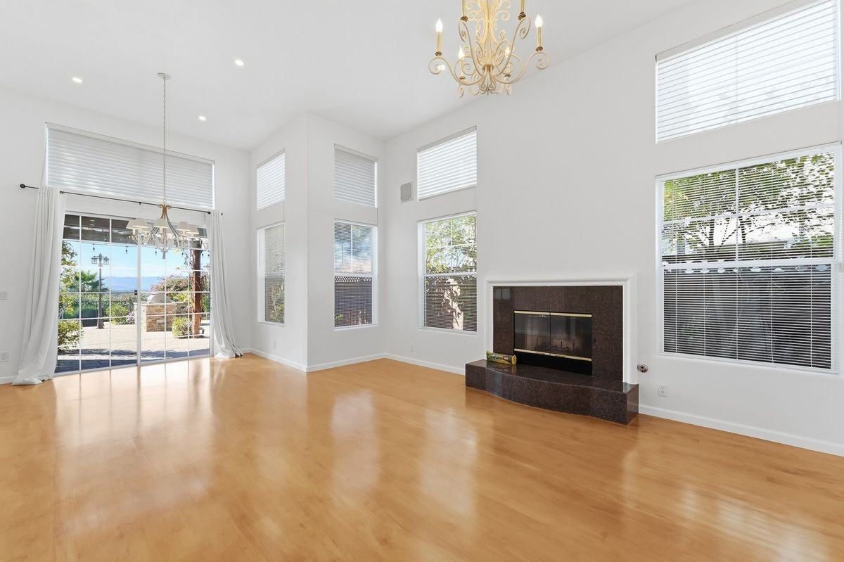 2037 Wendover Ln - Photo 3 of 7