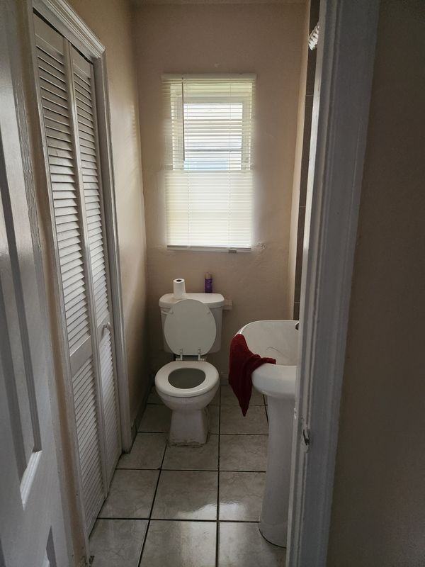 1546 Ne 111th St ##2 - Photo 4 of 4