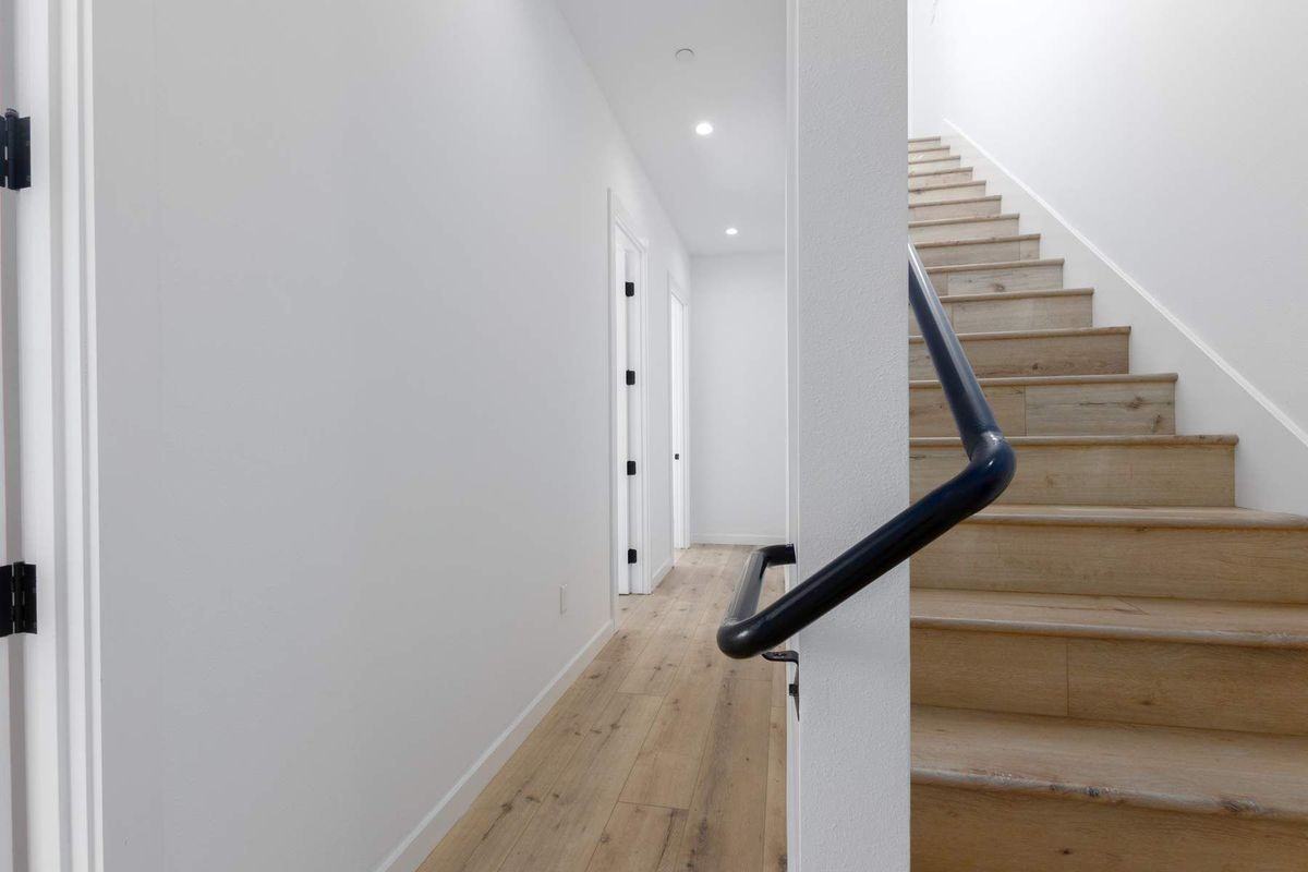 4177 S Normandie Ave - Photo 3 of 7