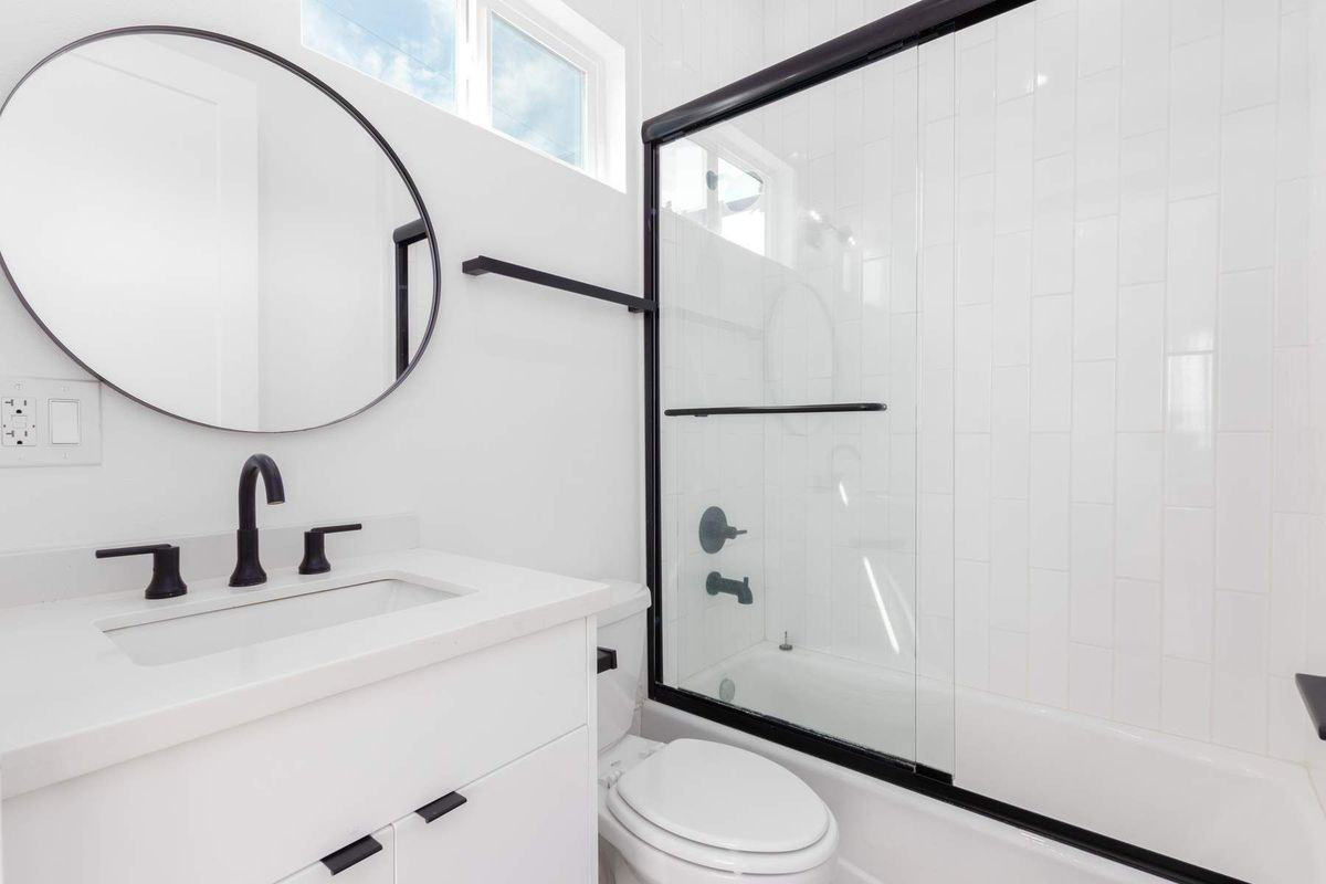 4177 S Normandie Ave - Photo 4 of 7