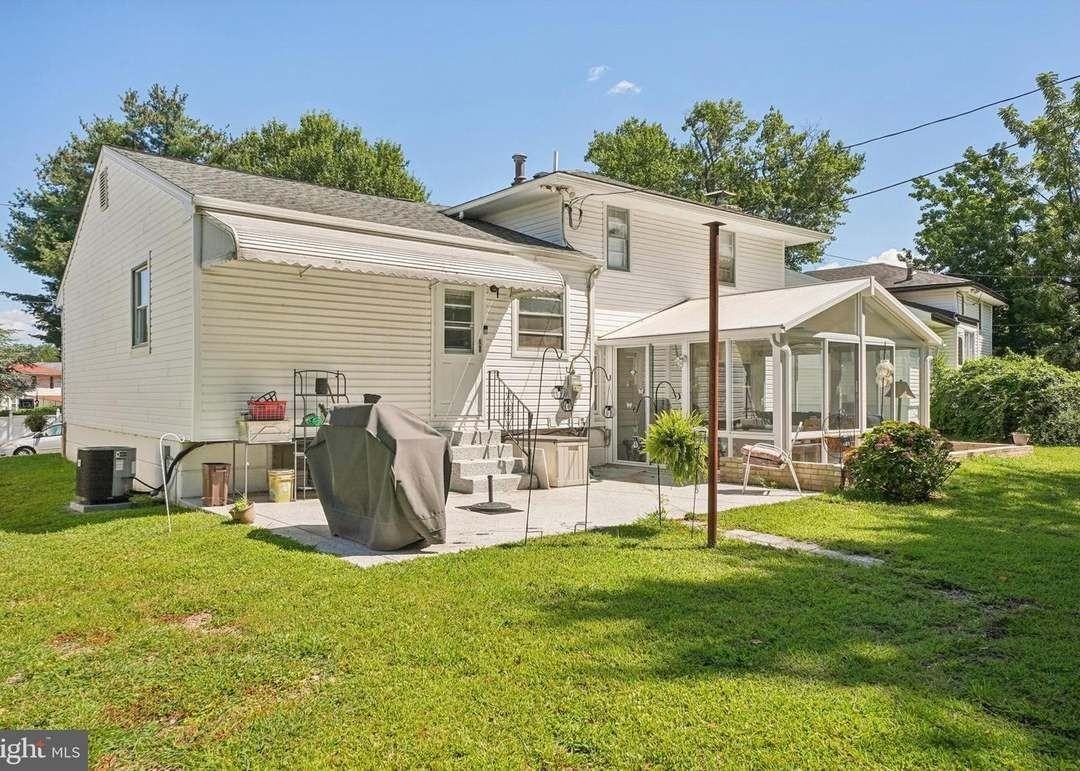 9705 Portis Rd - Photo 3 of 30