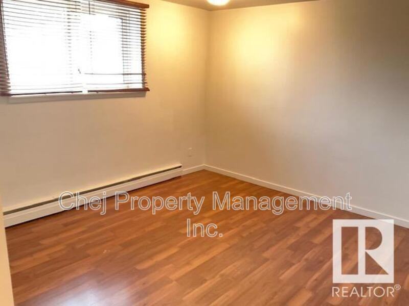 6103 98 Ave Nw #2 - Photo 5 of 17