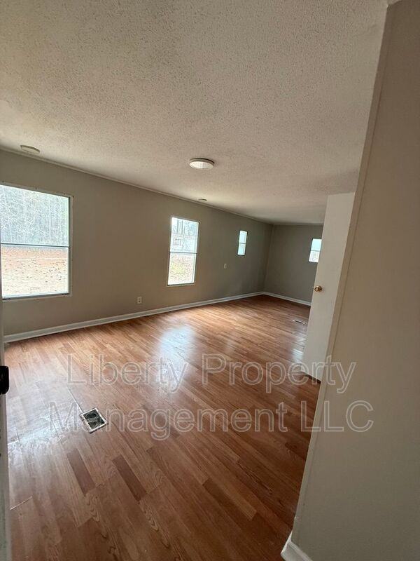 134 Ed Thomas Rd - Photo 5 of 8