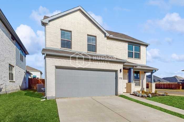 2404 Rocky Mountain Dr - Photo 2 of 36