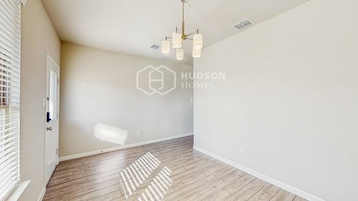 2404 Rocky Mountain Dr - Photo 5 of 36