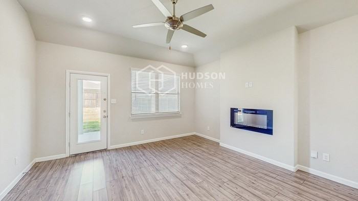 2404 Rocky Mountain Dr - Photo 6 of 36