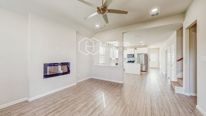 2404 Rocky Mountain Dr - Photo 7 of 36