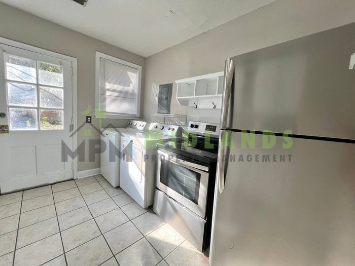 4559 Oxford Rd - Photo 3 of 21