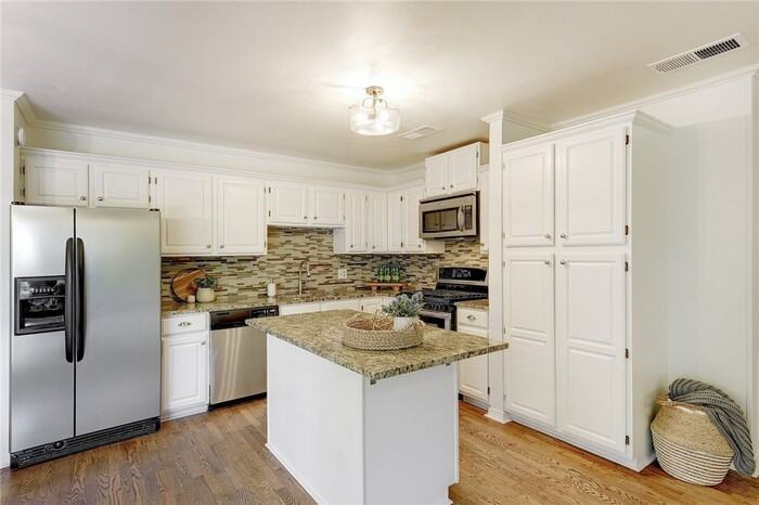 400 Ramble Ln - Photo 6 of 23