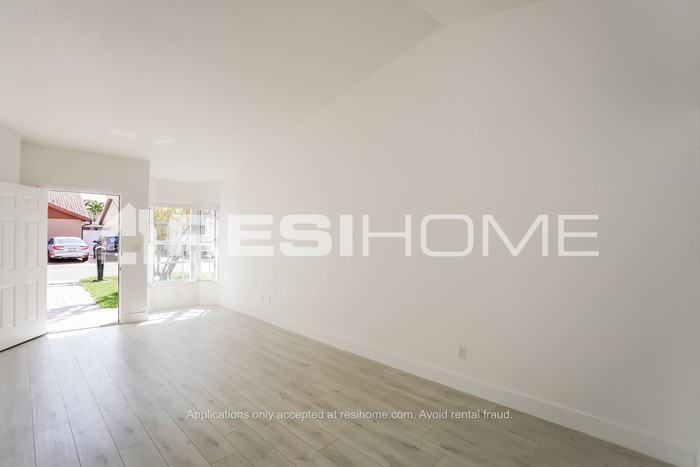 2723 W 73rd Pl - Photo 5 of 24