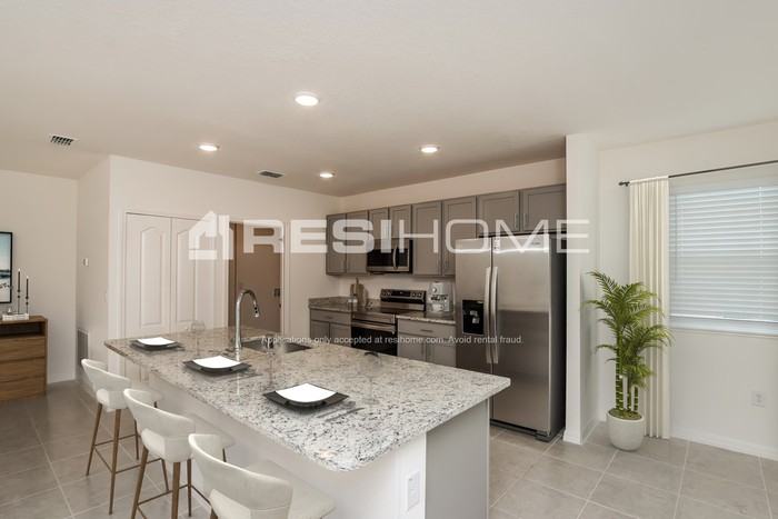 317 San Filippo Dr Se - Photo 4 of 17