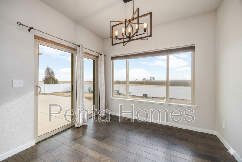 660 Rock Rd - Photo 5 of 24