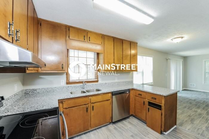 3135 Revere Cir - Photo 7 of 17