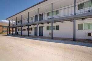 featured image of 2440 E 6th St