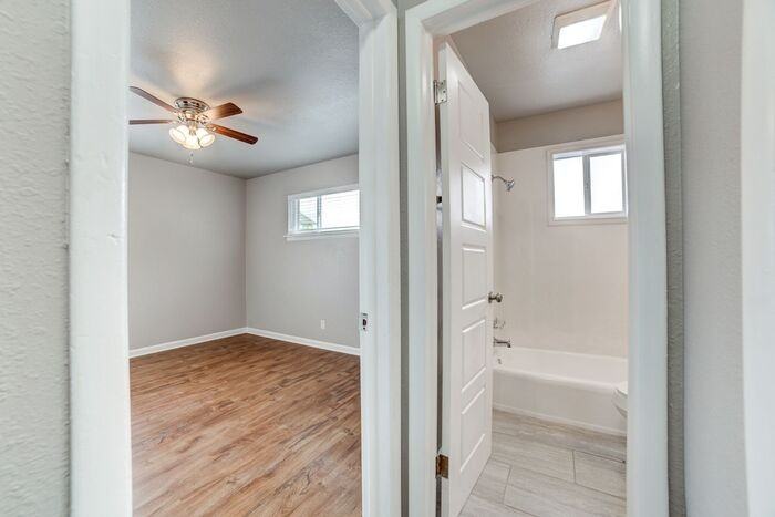 2440 E 6th St #2440-05 - Photo 4 of 12