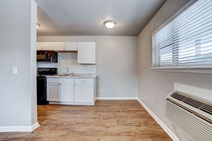 2440 E 6th St #2440-05 - Photo 5 of 12