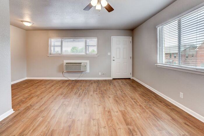 2440 E 6th St #2440-05 - Photo 7 of 12