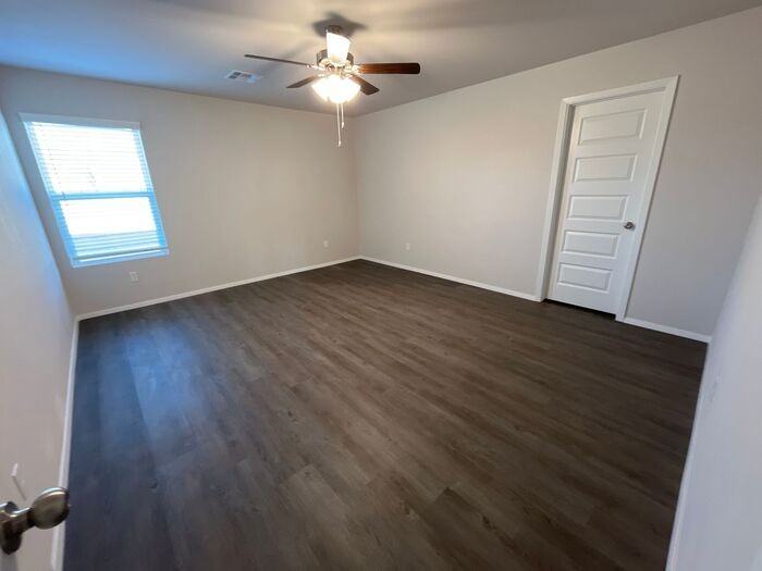 1623 E Houston St - Photo 7 of 19