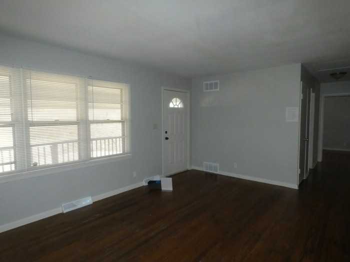 4801 Nw 61st St - Photo 2 of 19