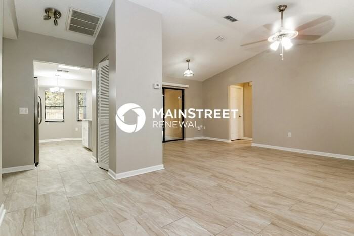 11012 Bentwood Ct - Photo 4 of 16