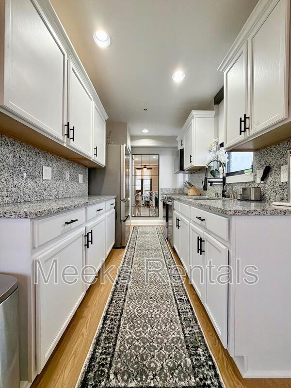 1108 Kanawha Blvd E - Photo 4 of 14